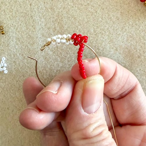 Margot Potter's Wrap It Up Earrings - , Contemporary Wire Jewelry, Wire Wrapping, Wrapping, Wire Wrapping Jewelry, Beads, Wrap the beaded wire around